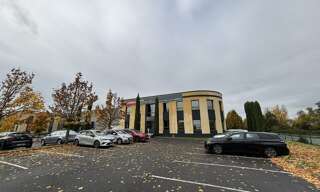 Commerce  3240 m² à louer à Arnas (69400)