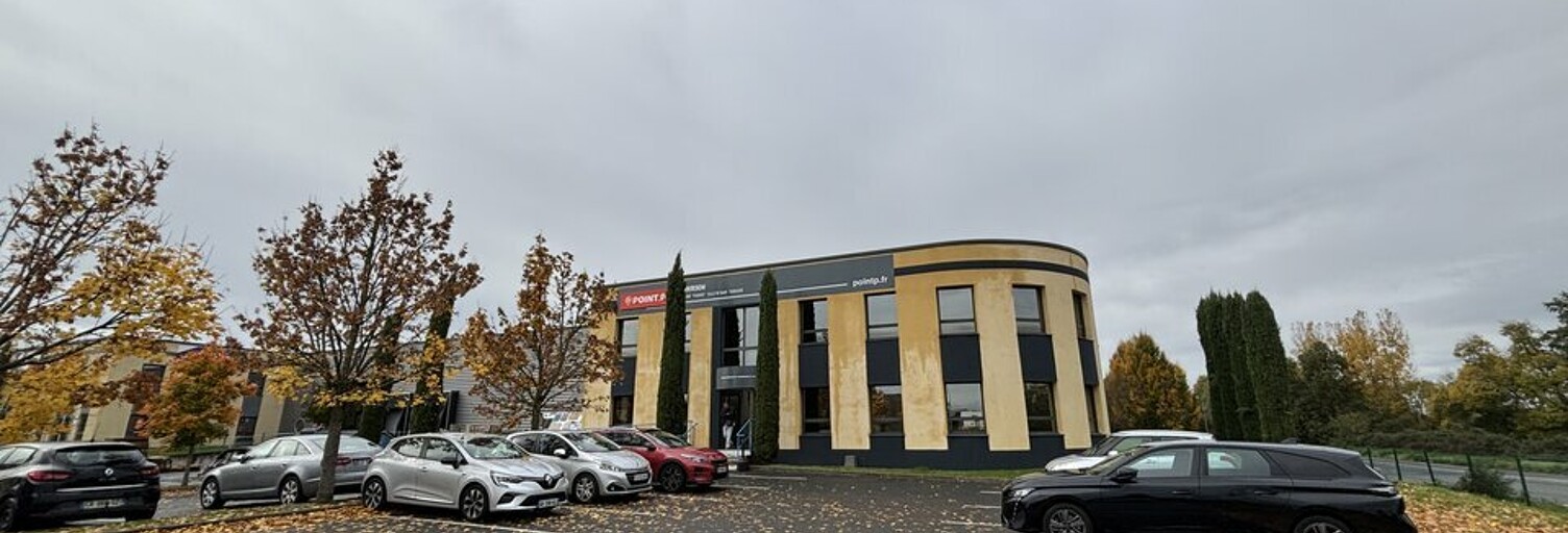 Commerce  3240 m² à louer à Arnas (69400)
