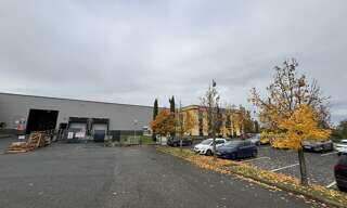 Commerce  3304 m² à louer à Arnas (69400)