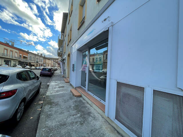Local professionnel de 70m² L'Isle-Jourdain centre — photo du bien