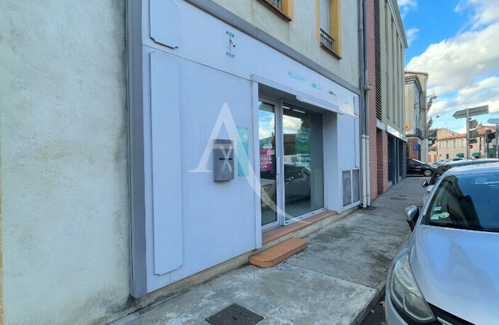 Local professionnel de 70m² L'Isle-Jourdain centre — photo 2