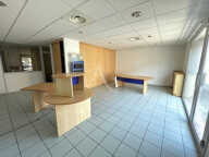 Local professionnel de 70m² L'Isle-Jourdain centre — photo 3