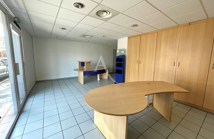 Local professionnel de 70m² L'Isle-Jourdain centre — photo 4