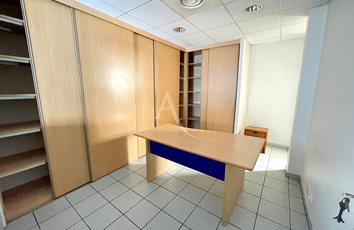 Local professionnel de 70m² L'Isle-Jourdain centre — photo 5