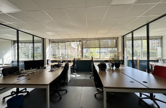 BUREAUX à LOUER — photo 2
