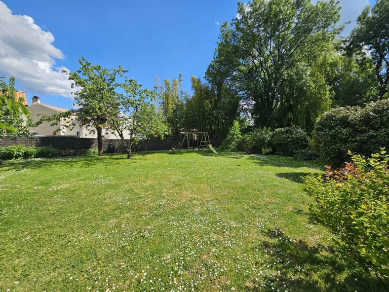 Maison en pierre rénovée avec goût — photo 1