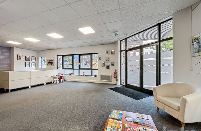 Local professionnel ou commercial modulable de 270 m2 avec 4 — photo 4