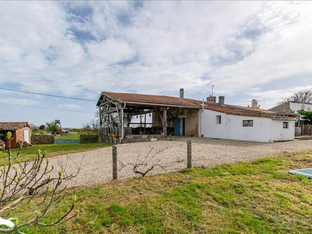 Maison en pierre de 5 pièces principales — photo du bien