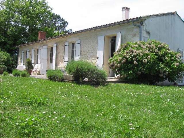 Maison en pierre de 6 pièces principales — photo du bien