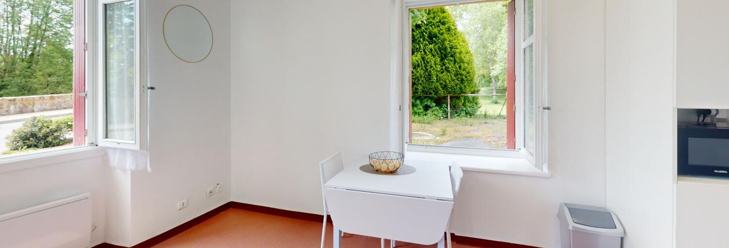 Appartement 1 Pièce 24 m² à louer à Salmiech (12120)