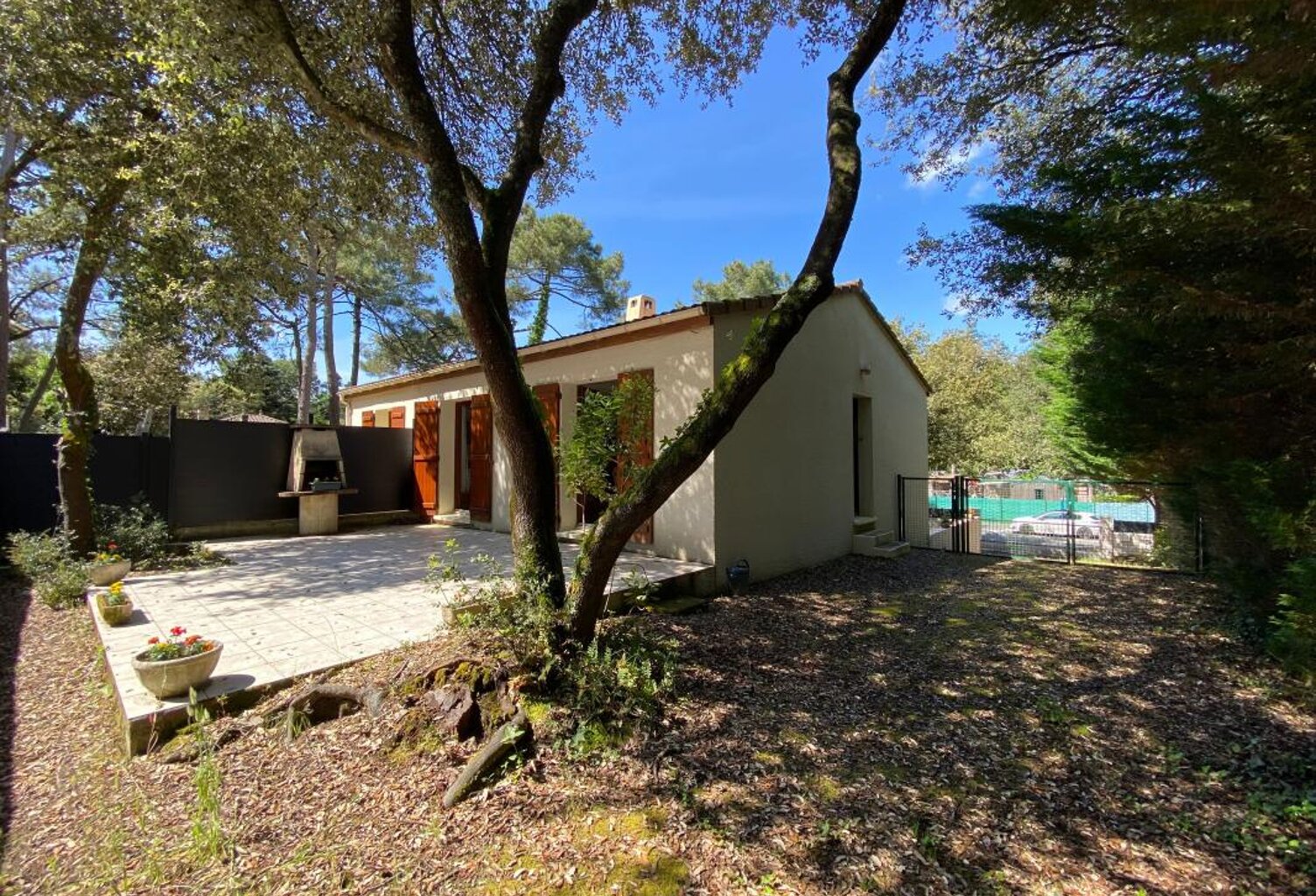 Maison à rafraichir de 80 m² avec sous-sol aménagé de 50 m² et Garage sur 479 m² de Terrain arboré — photo 1