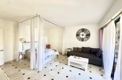 Spacieux studio avec balcon au cœur du Carré d'Or — photo du bien