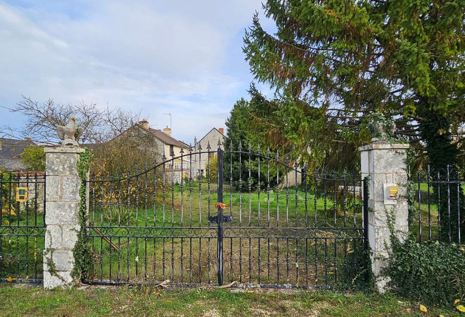 Maison À Vendre, Lémeré, 92 m² + 88 m² — photo 1