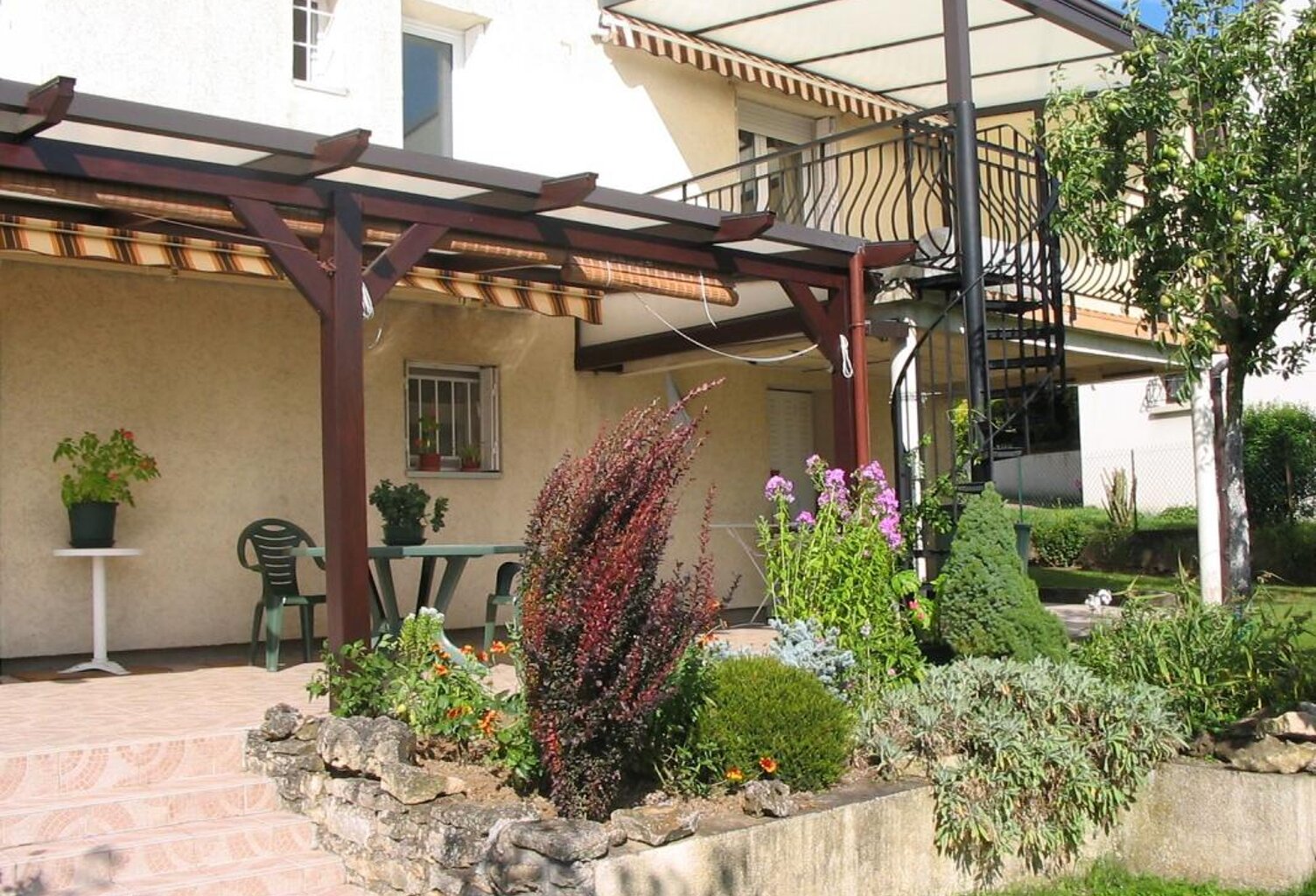 Jolie Maison À Vendre avec vue panoramique — photo 1