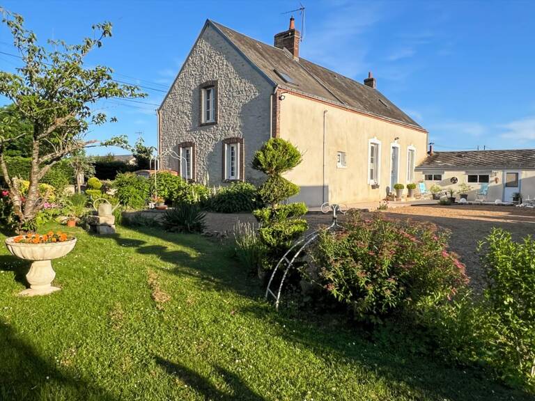 🏡 Maison en pierre avec grange et grand terrain paysagé de 2 100 m² à Péronville ✨ — photo 1