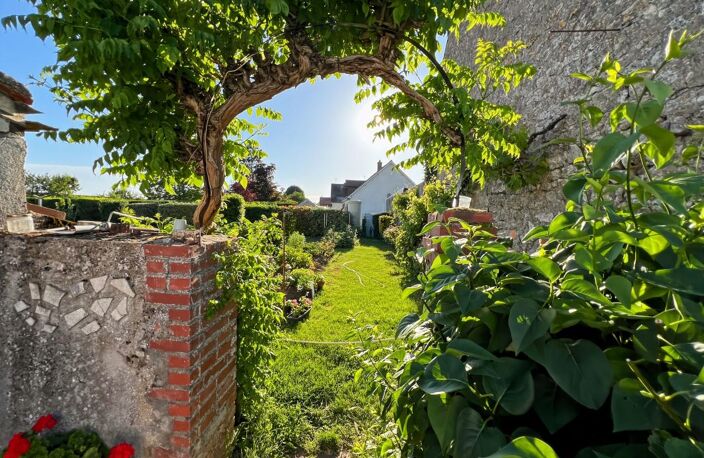 🏡 Maison en pierre avec grange et grand terrain paysagé de 2 100 m² à Péronville ✨ — photo 3