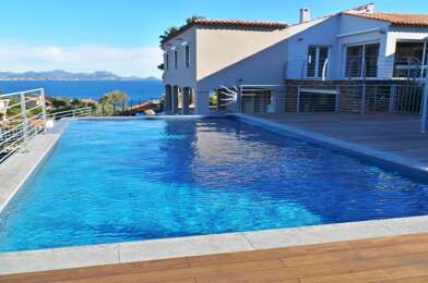 Maison 8 pièces 2000 €