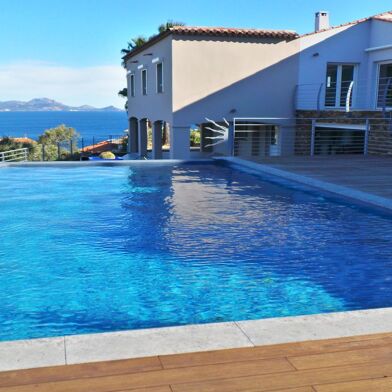 Maison 8 pièces 2000 €