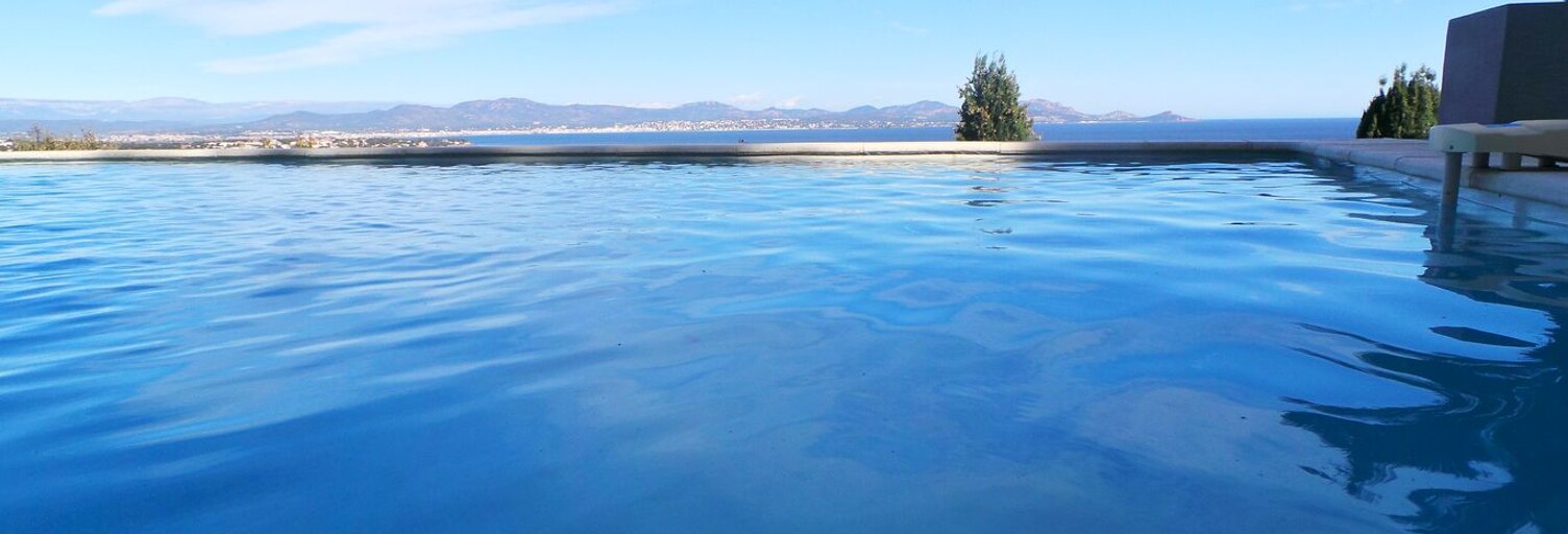 location vacances Maison 5 Pièces 160 m² à Roquebrune-sur-Argens (83380)