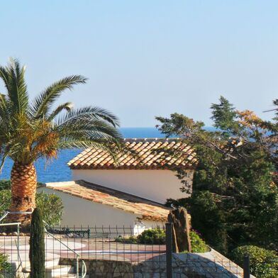 Maison 6 pièces 2000 €