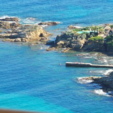 Maison 6 pièces 1400 €