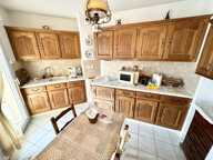 FREJUS APPARTEMENT T2 ETAGE ELEVE ASCENSEUR GARAGE CAVE — photo 4