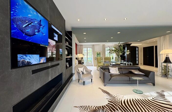 Maison style Île de France - 7 pièces - piscine à Corenc — photo 2