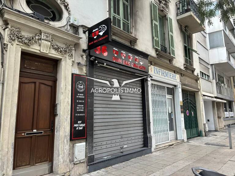 P. SOLA, proche gare et carrefour TNL, murs à vendre loués — photo 1
