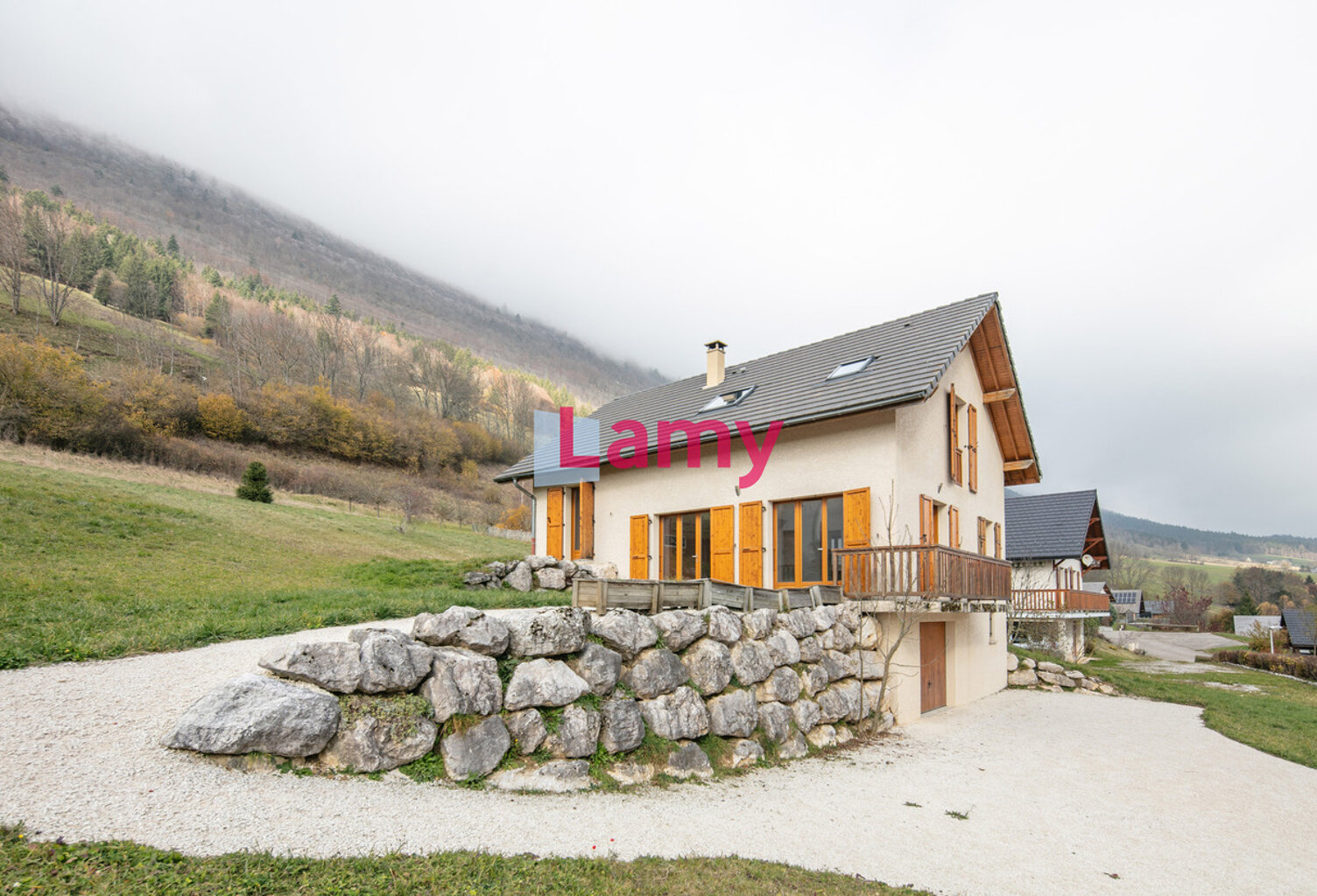 Maison avec garage et grand terrain — photo 1