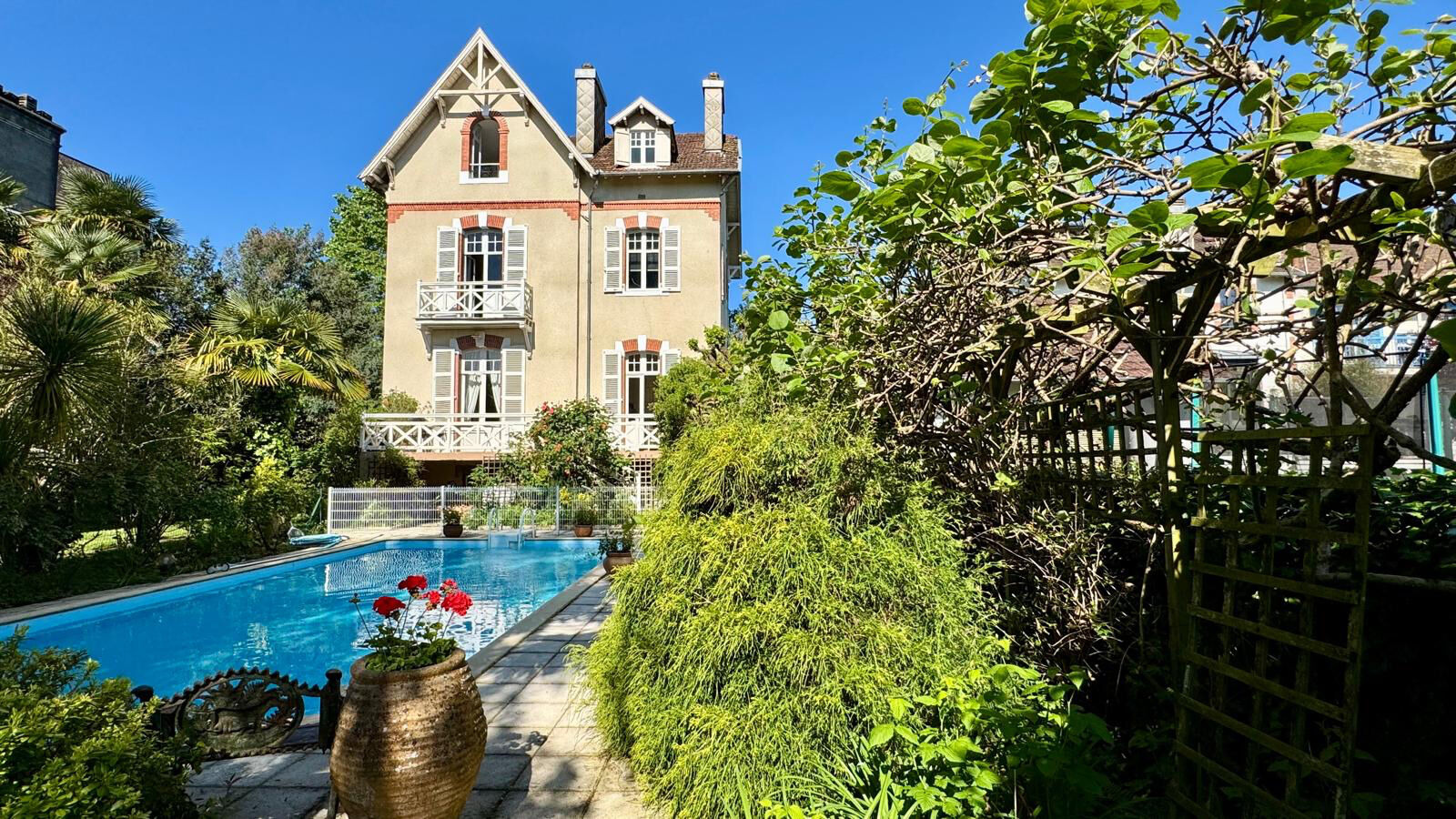 Villa / Maison  T9 à vendre Pau 64000