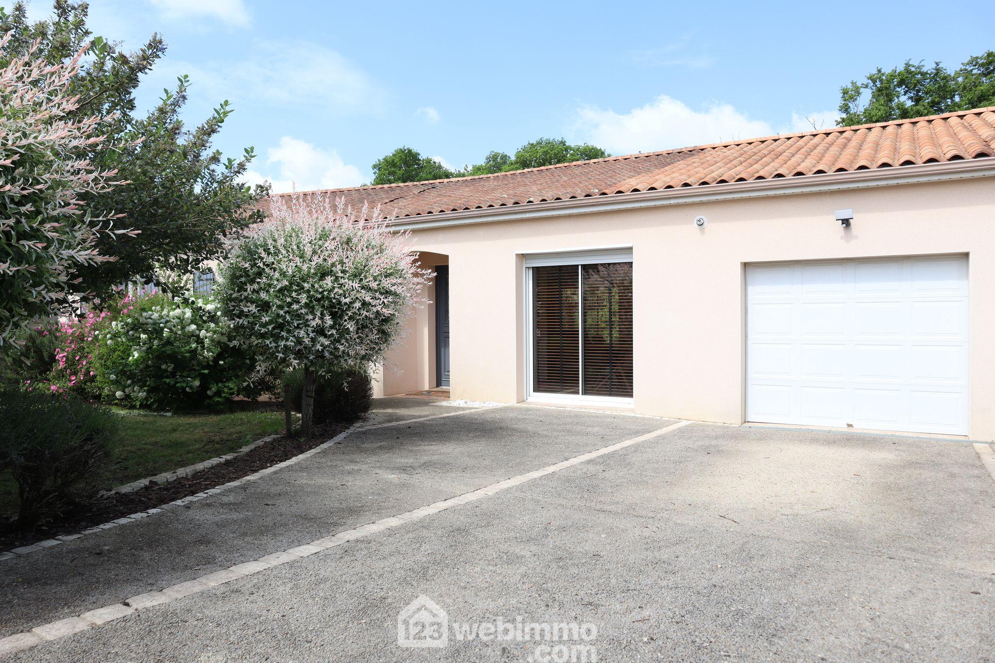 Photo Maison - 137m² - Saint-Julien-l'Ars image 1/4