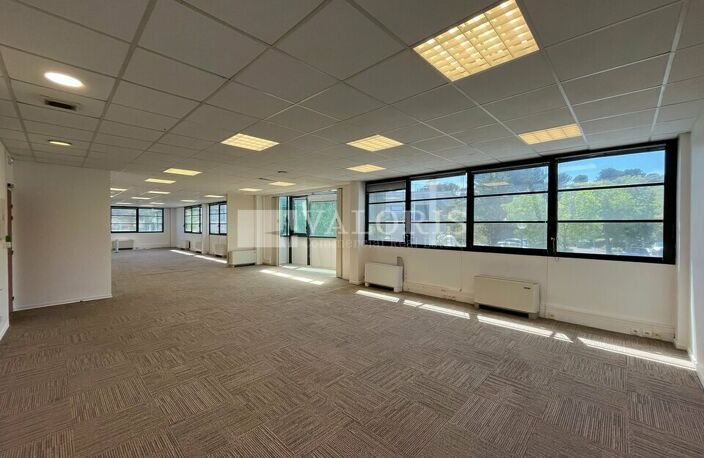 BUREAUX à LOUER — photo 3