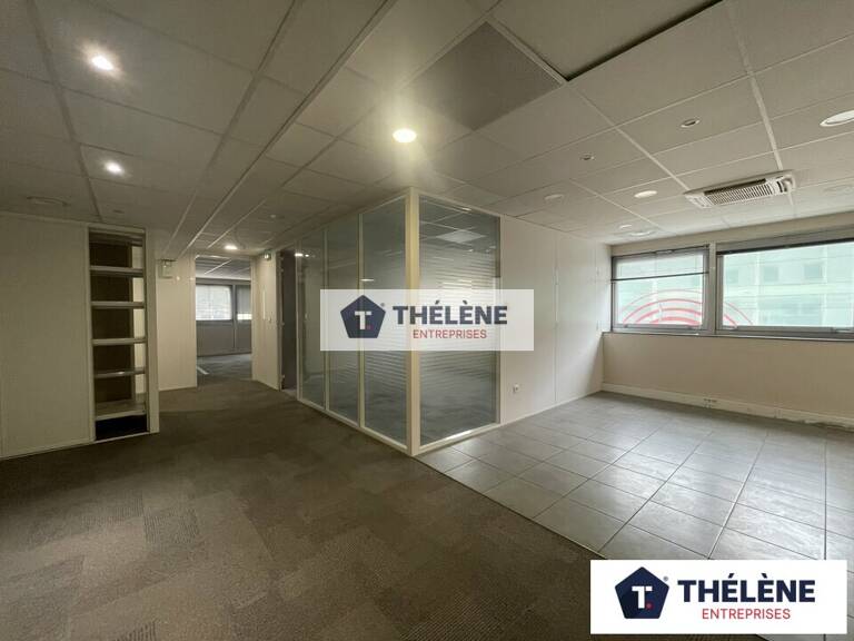 BUREAUX à LOUER — photo 1
