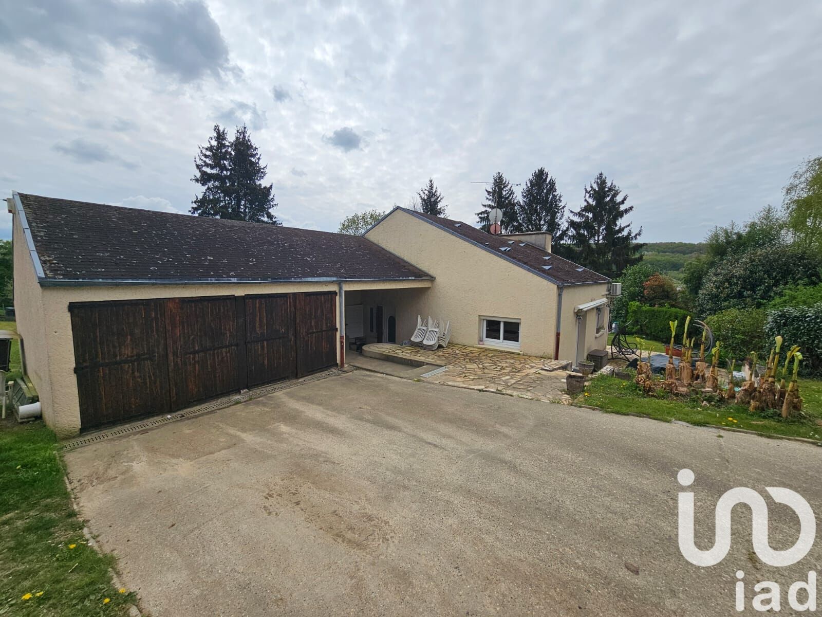Villeneuve-sur-Bellot - 140m² - 4p. - 3ch.