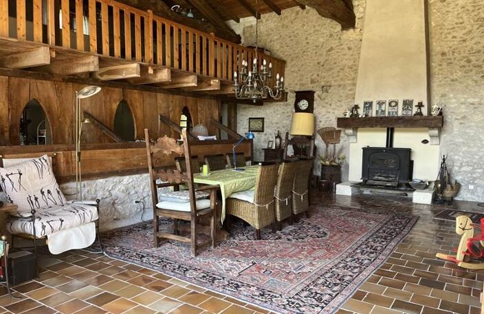 Maison en pierre de 6 pièces principales — photo 2