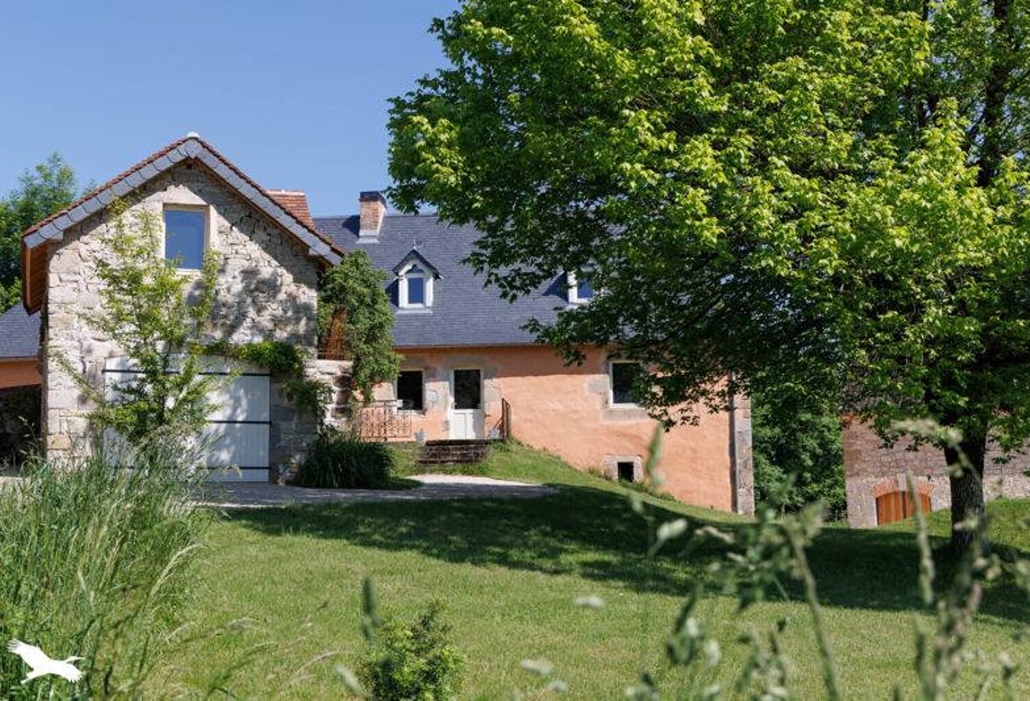 Maison en pierre de 6 pièces principales — photo 1