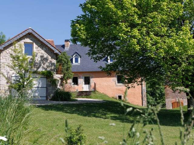 Maison en pierre de 6 pièces principales — photo du bien