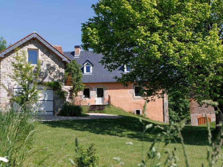 Maison en pierre de 6 pièces principales — photo 1