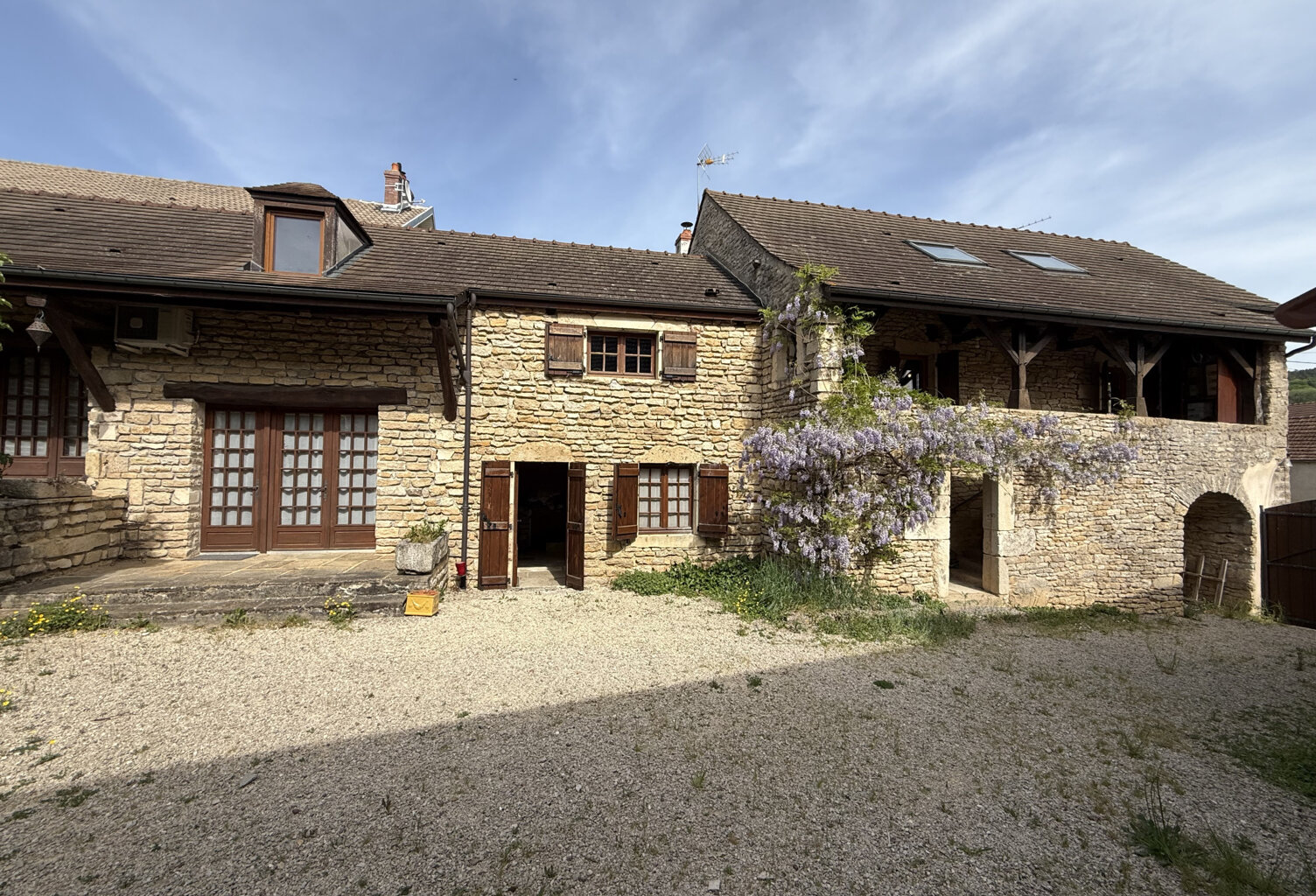 MAISON ANCIENNE IDÉALE POUR UN GÎTE OU UNE MAISON D'HÔTES — photo 1