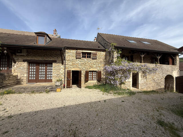 MAISON ANCIENNE IDÉALE POUR UN GÎTE OU UNE MAISON D'HÔTES — photo du bien