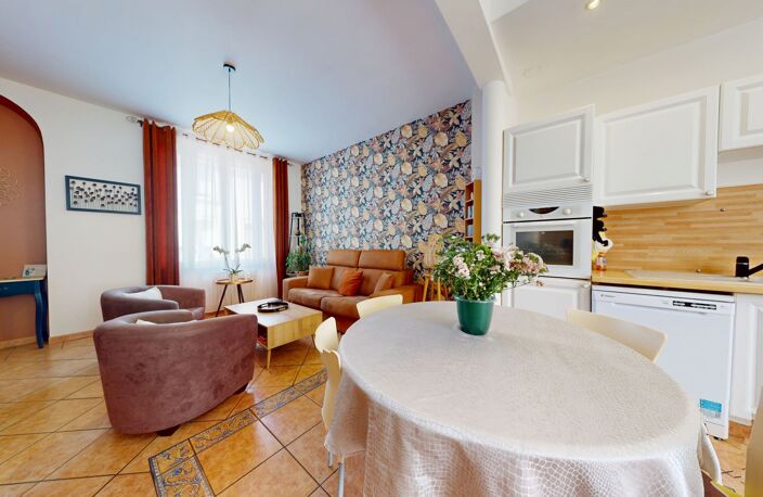 A VENDRE - SECTEUR LUTON - CHARMANTE MAISON AVEC COUR ET 4 CHAMB — photo 3