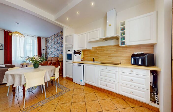 A VENDRE - SECTEUR LUTON - CHARMANTE MAISON AVEC COUR ET 4 CHAMB — photo 4
