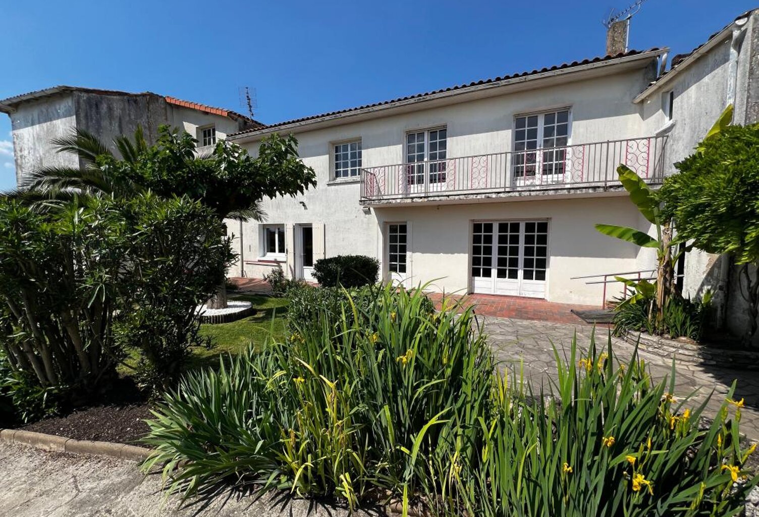 Maison F8 (186 m²) à vendre à MORTAGNE SUR GIRONDE — photo 1
