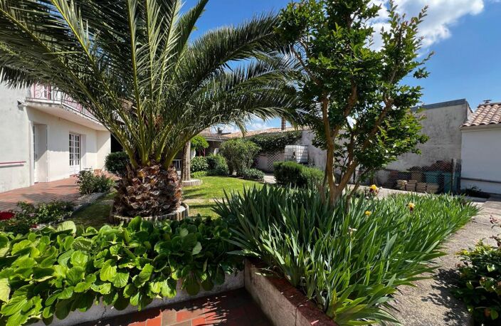 Maison F8 (186 m²) à vendre à MORTAGNE SUR GIRONDE — photo 3