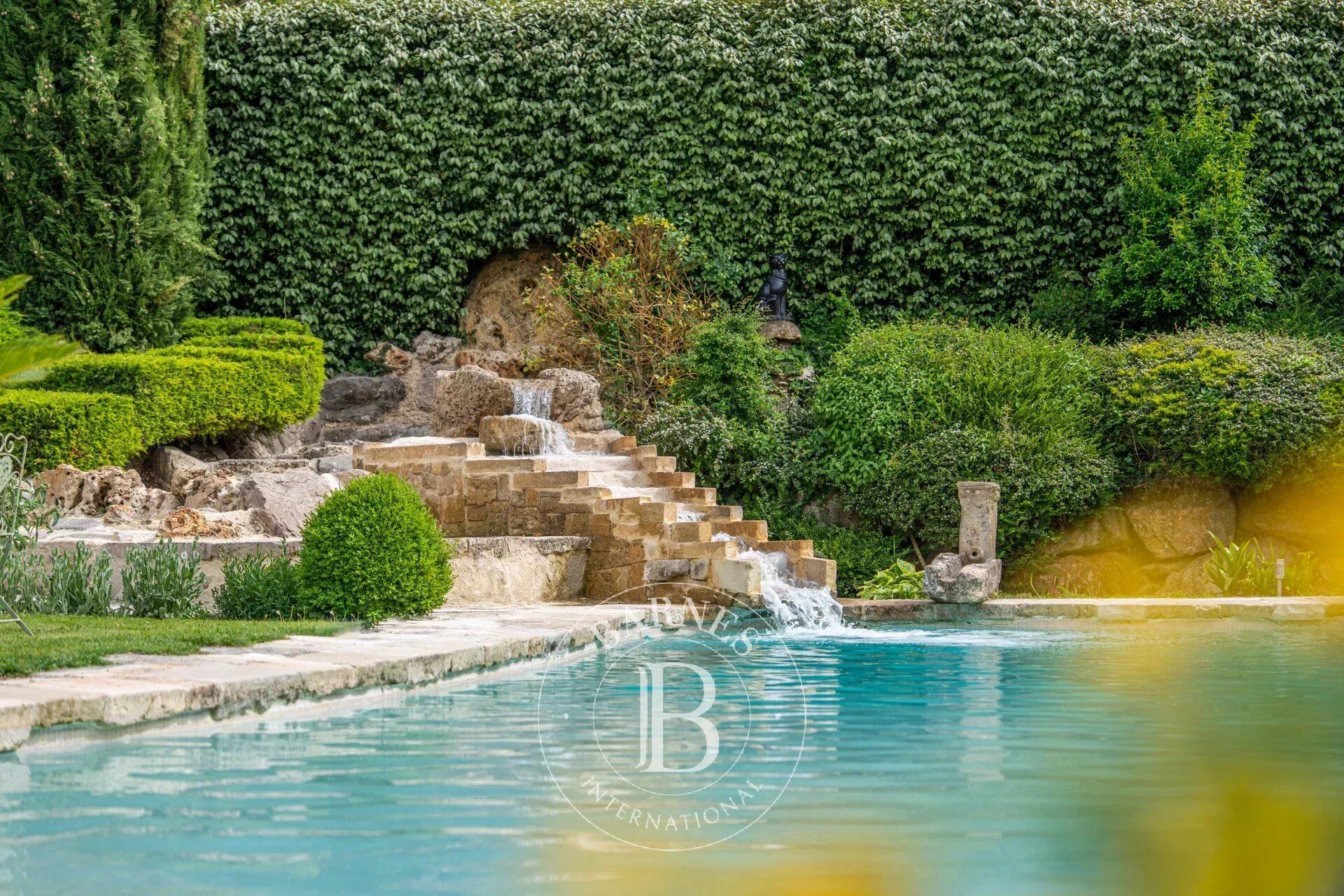 Villa / Maison  T7 à vendre Aix-en-Provence 13100