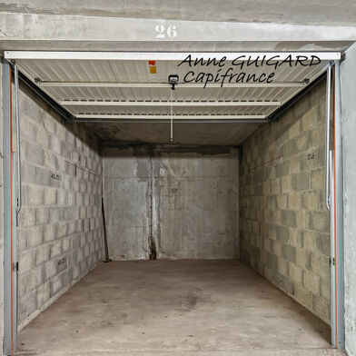 Garage  32500 €