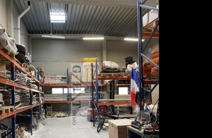 ENTREPOT BUREAUX 400 M² A VENDRE A BUSSY SAINT GEORGES — photo 3