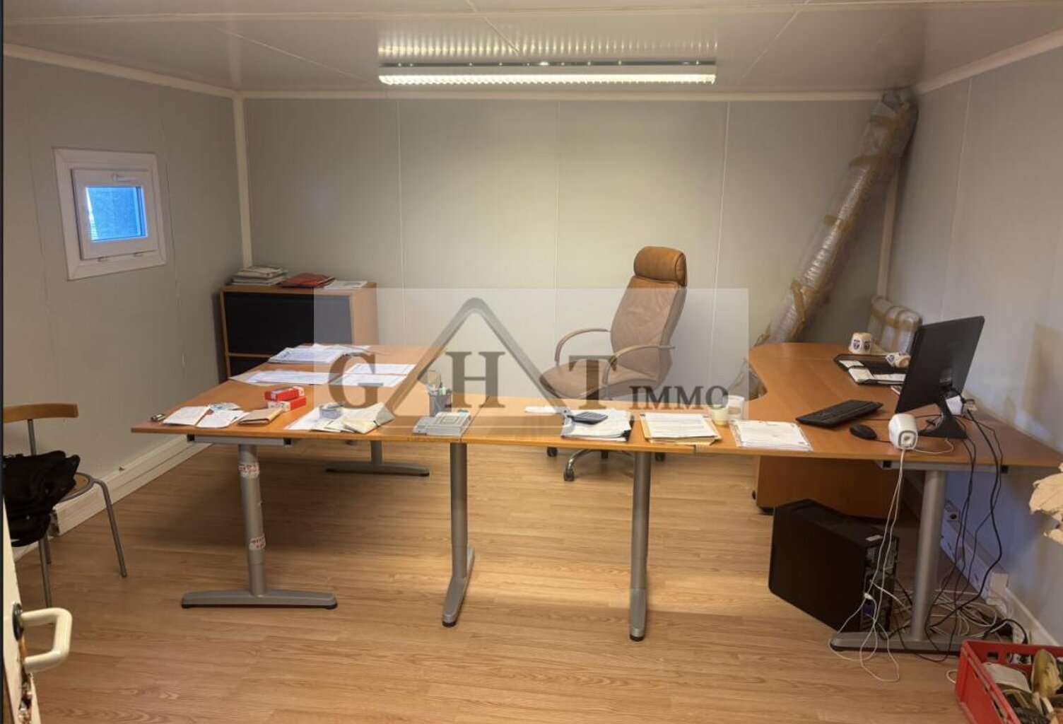 ENTREPÔT BUREAUX A VENDRE A GENNEVILLIER — photo 1