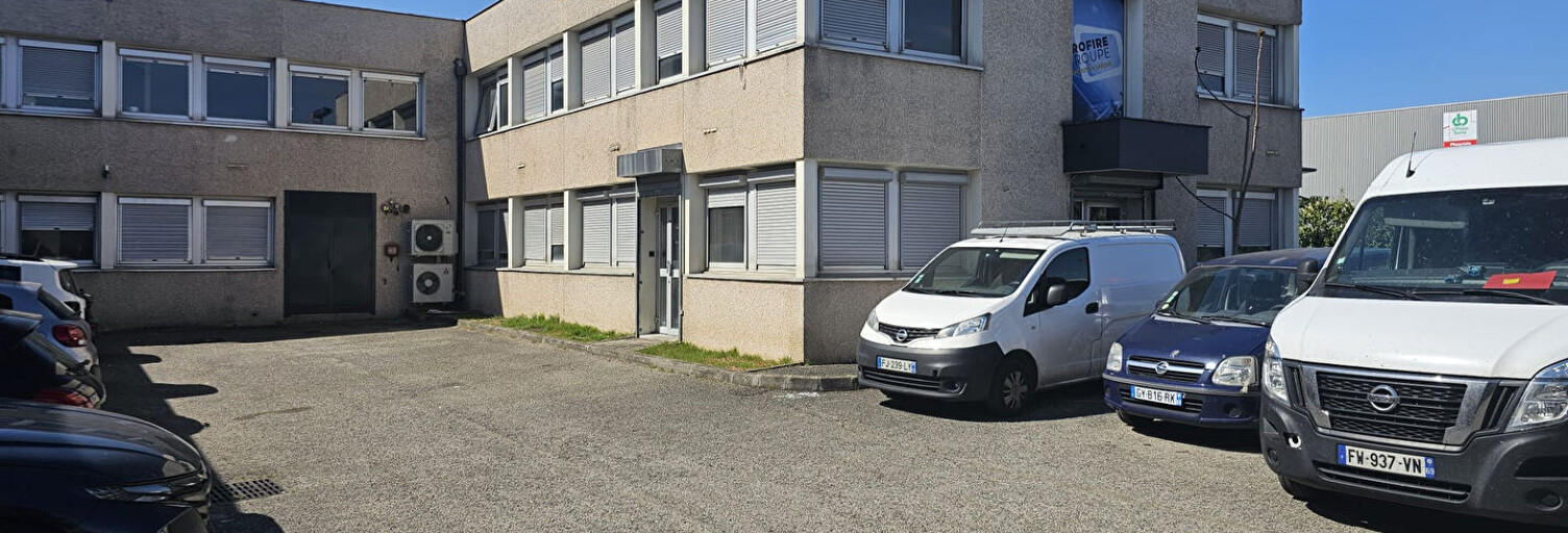 Commerce 1 Pièce 1900 m² à louer à Vaulx-en-Velin (69120)