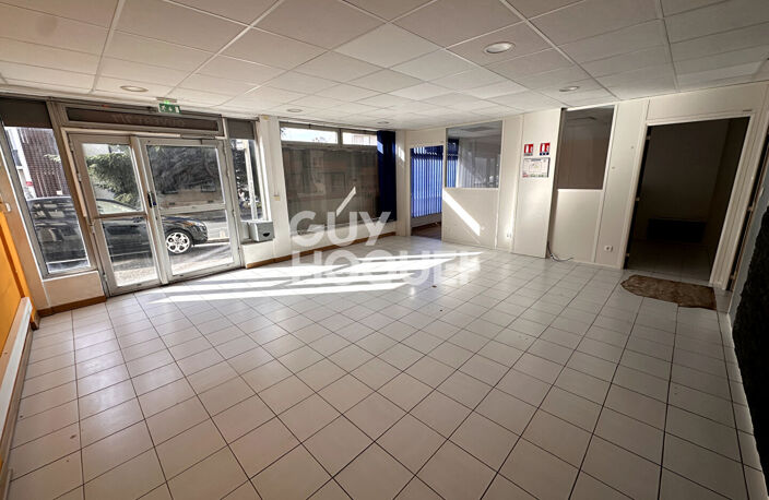 Murs de Bureaux - Local commercial avec vitrine, 160 m² avec parkings - A vendre à Perpignan (66000) Quartier La Lunette — photo 3